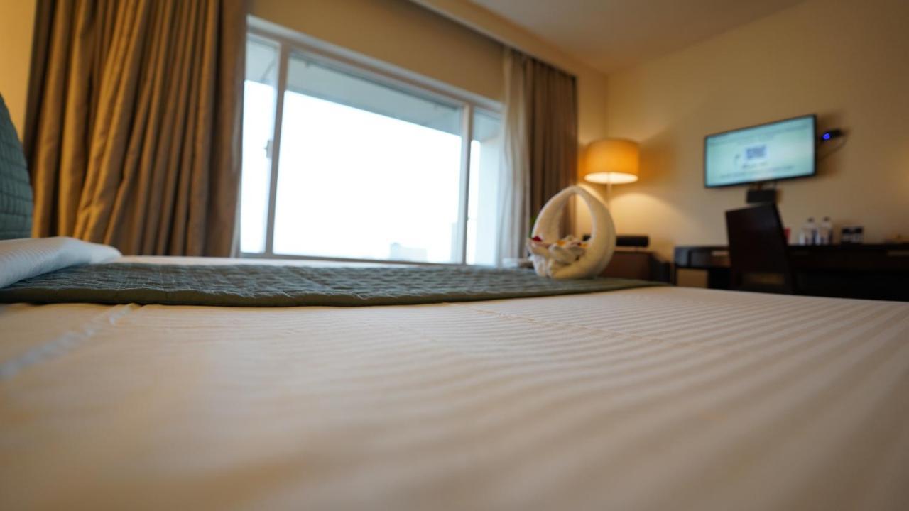 세인트 라우른 코레가온 파크 호텔 푸네 외부 사진